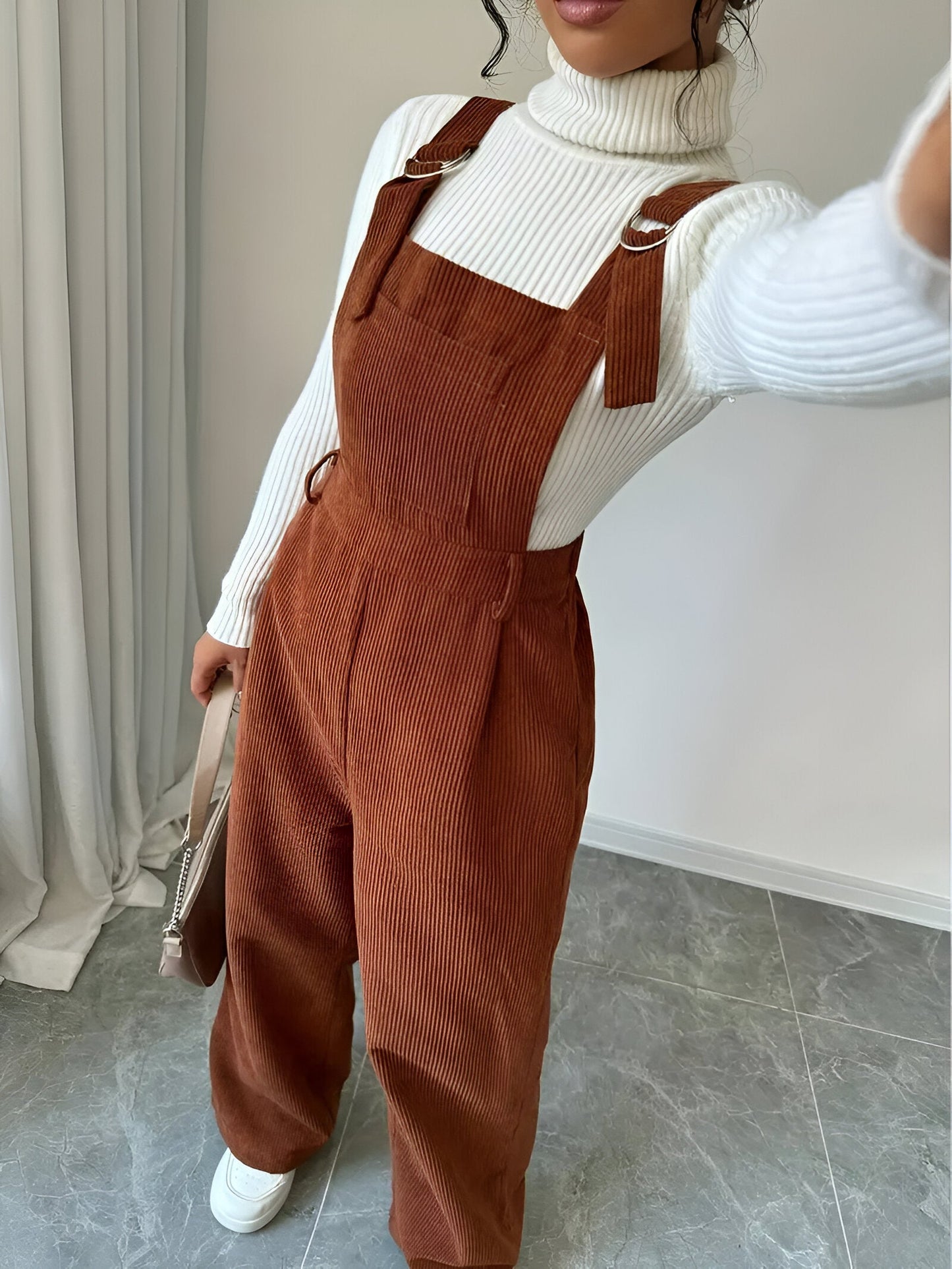 Aurette | Mühelos stilvoll: Lässiger Cord-Jumpsuit mit Knopfdetails