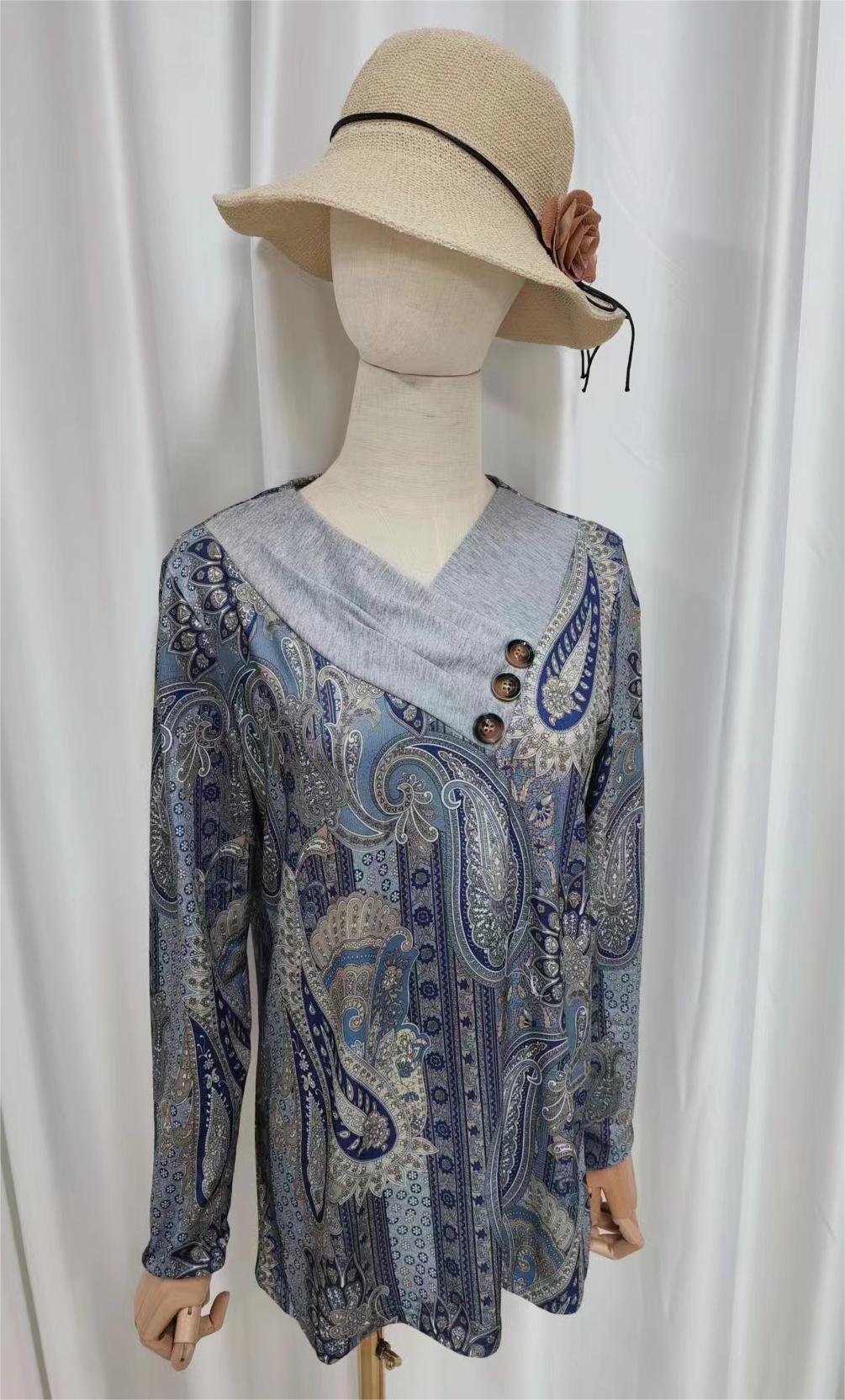 FallStil - Blaues Paisley-Top mit grauem Umlegekragen und langen Ärmeln