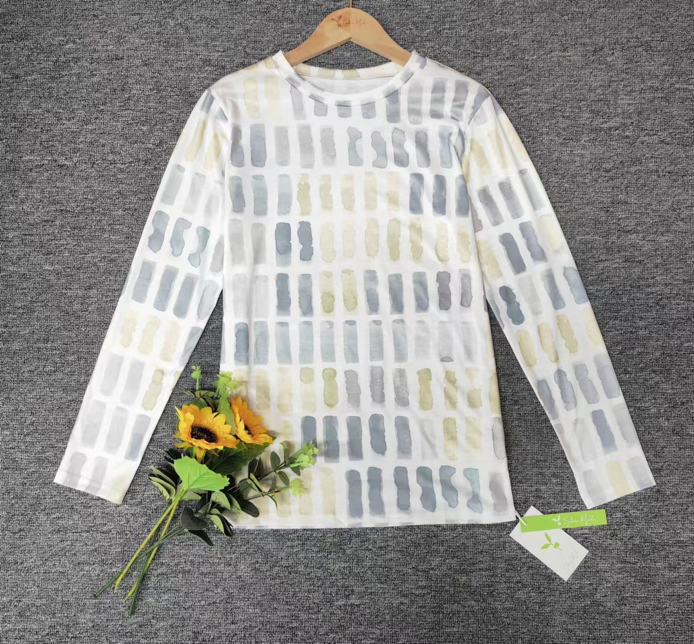 EcoExotica - Geometrisches Shirt mit Rundhalsausschnitt in Beige