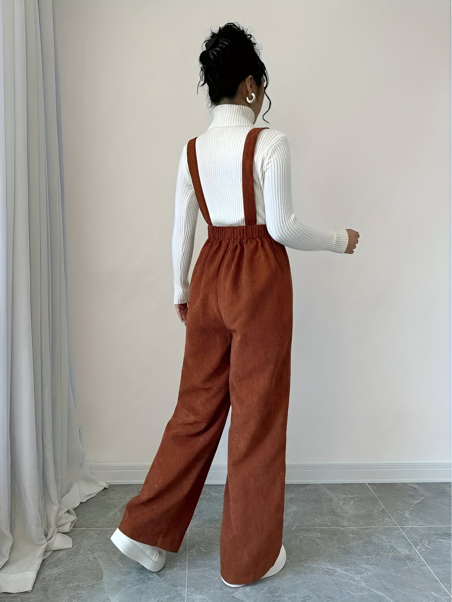 Aurette | Mühelos stilvoll: Lässiger Cord-Jumpsuit mit Knopfdetails