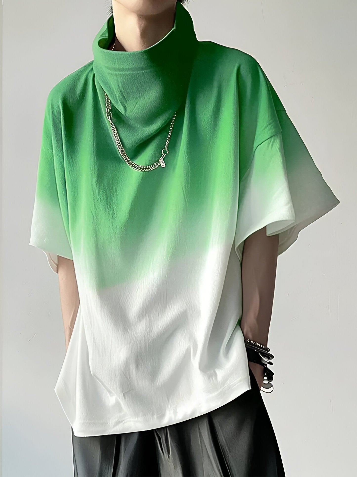 Isidora | Stylisches Gradient Cowl Neck T-Shirt