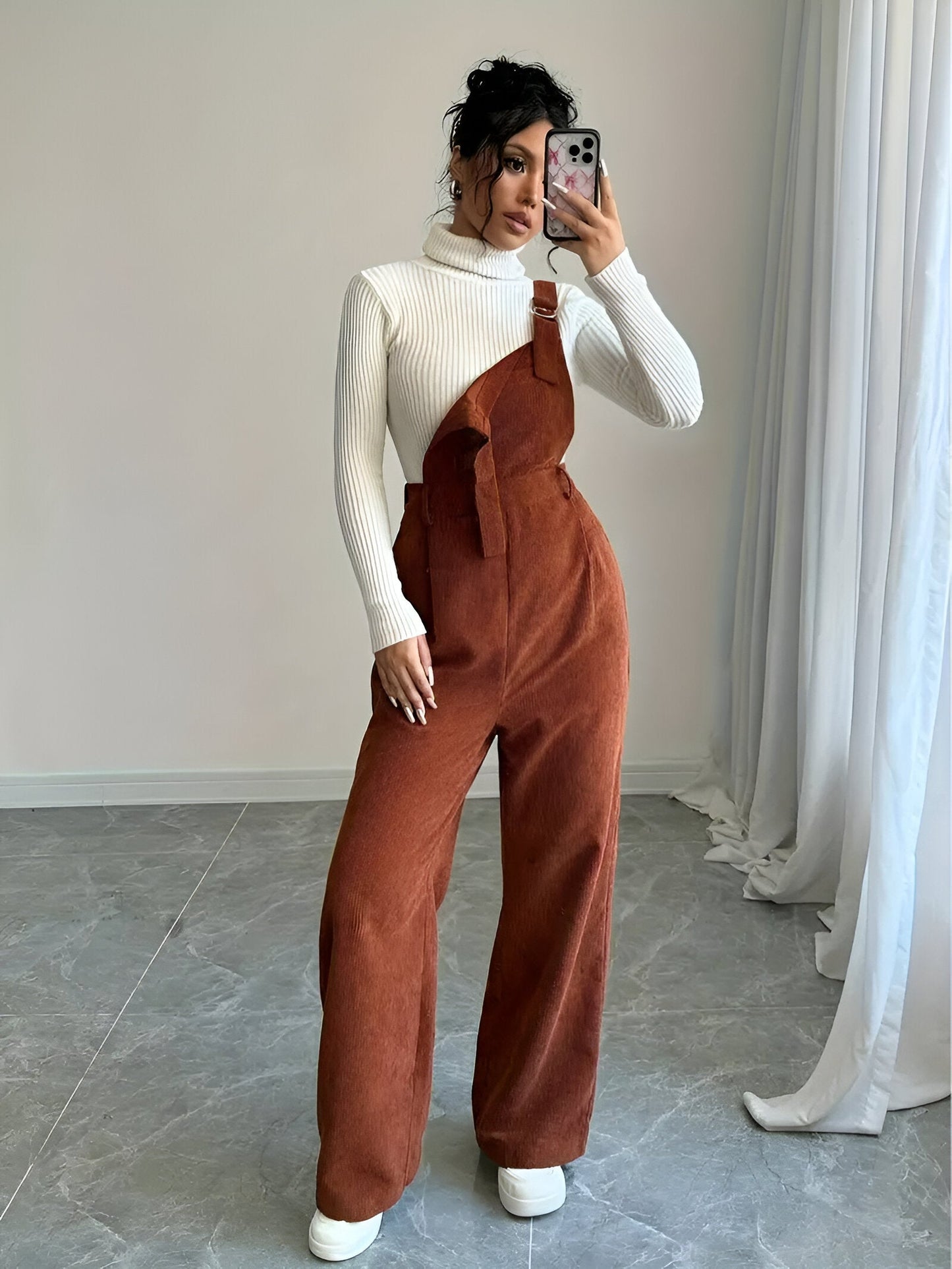 Aurette | Mühelos stilvoll: Lässiger Cord-Jumpsuit mit Knopfdetails