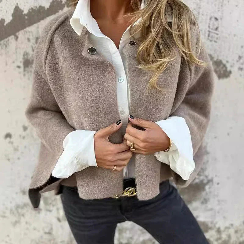 Chiara | Elegante mittelgroße Jacke für Frauen